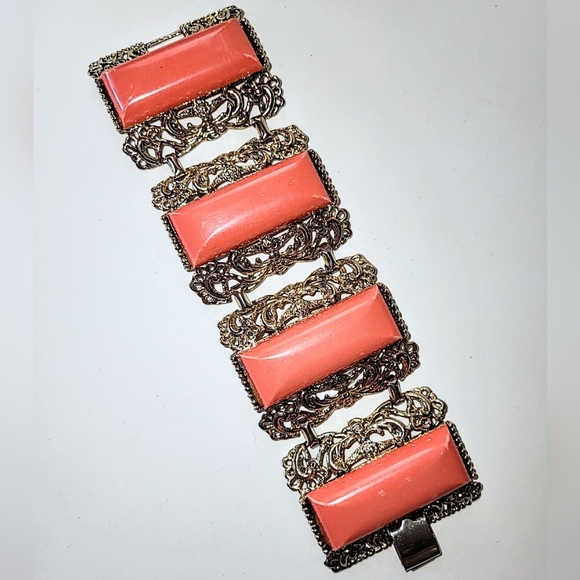 Unmarked Jewelry - VINTAGE FAUX CORAL CHUNKY BRACELET UNMARKED MCM SELRO SELLINI